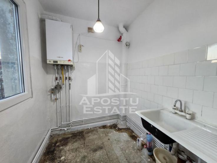 Apartament cu 3 camere, centrala proprie, zona Dacia