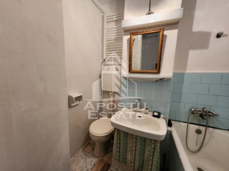 Apartament cu 3 camere, centrala proprie, zona Dacia