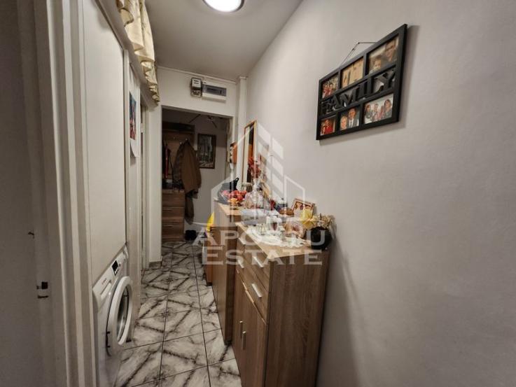 Apartament cu 4 camere, centrala proprie, etaj intermediar, zona Dacia