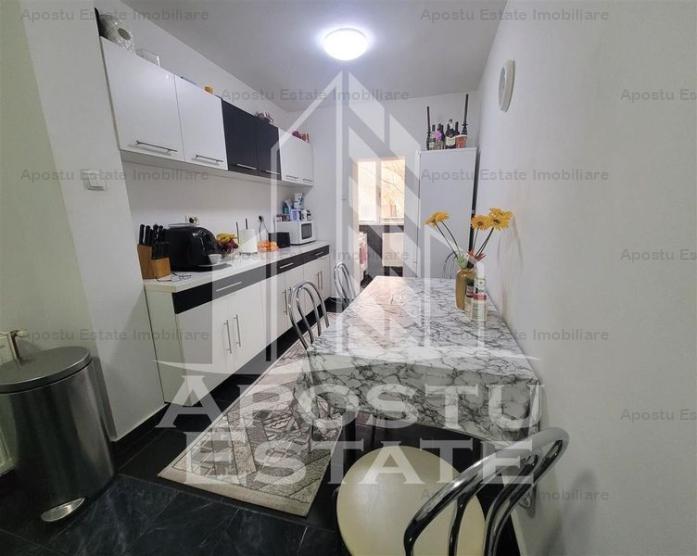 Apartament cu 4 camere si garaj, centrala proprie, zona Torontalului