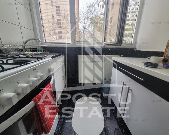 Apartament cu 4 camere si garaj, centrala proprie, zona Torontalului