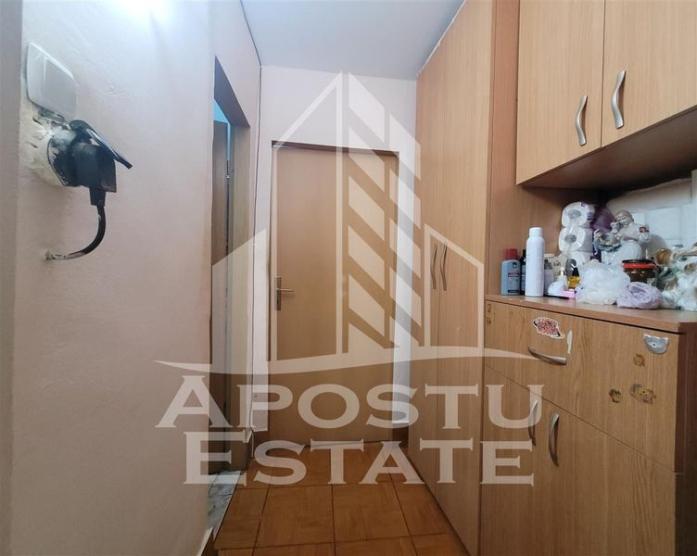 Apartament cu 3 camere, 2 bai, centrala proprie, zona Bucovina