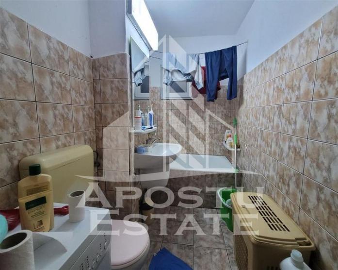 Apartament cu 3 camere, 2 bai, centrala proprie, zona Bucovina