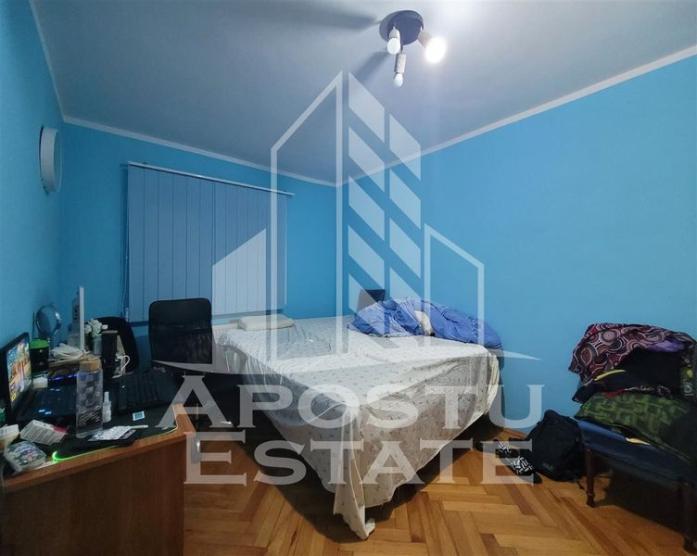 Apartament cu 3 camere, 2 bai, centrala proprie, zona Bucovina