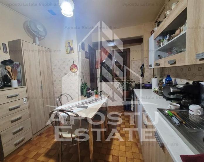 Apartament decomandat cu 2 camere, etaj 1, zona Aradului