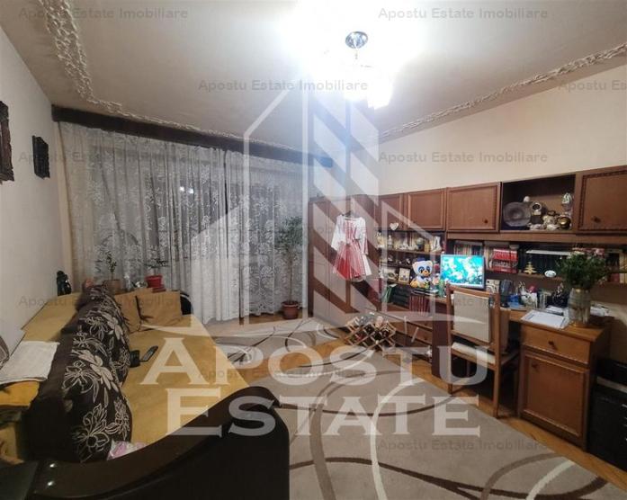 Apartament decomandat cu 2 camere, etaj 1, zona Aradului