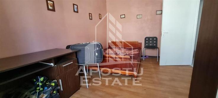 Apartament cu 3 camere, 2 bai, 2 balcoane, centrala proprie,langa Vox