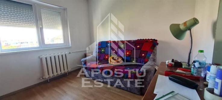 Apartament cu 3 camere, 2 bai, 2 balcoane, centrala proprie,langa Vox