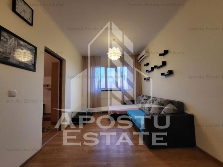 Apartament cu 4 camere, centrala proprie, zona Bucovina