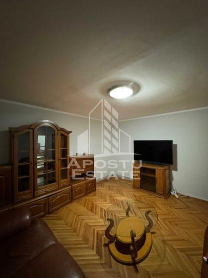 Apartament cu 4 camere, 2 bai, Zona Aradului