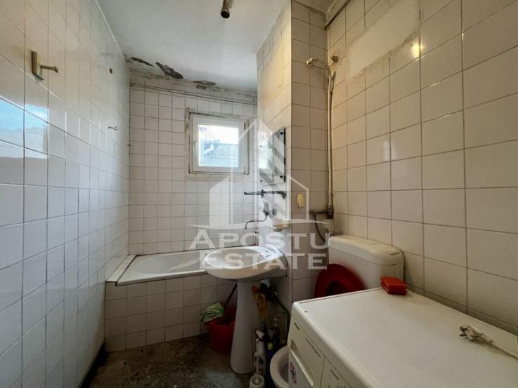 Apartament o camera, 32mp, centrala proprie, Complexul Studentesc