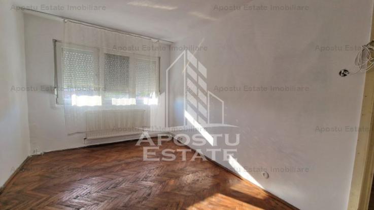 Apartament cu 3 camere, centrala proprie,  zona Circumvalatiunii