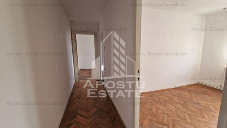 Apartament cu 3 camere, centrala proprie,  zona Circumvalatiunii