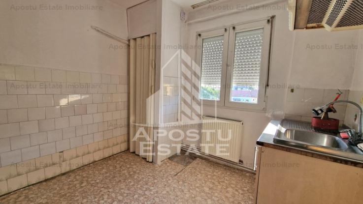 Apartament cu 3 camere, centrala proprie,  zona Circumvalatiunii