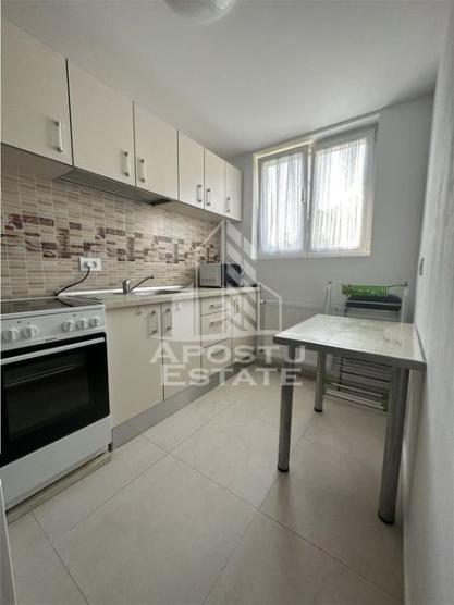 Apartament decomandat, 3 camere, zona Medicinei