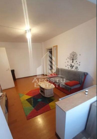 Apartament ultracentral cu 2 camere semidecomandat