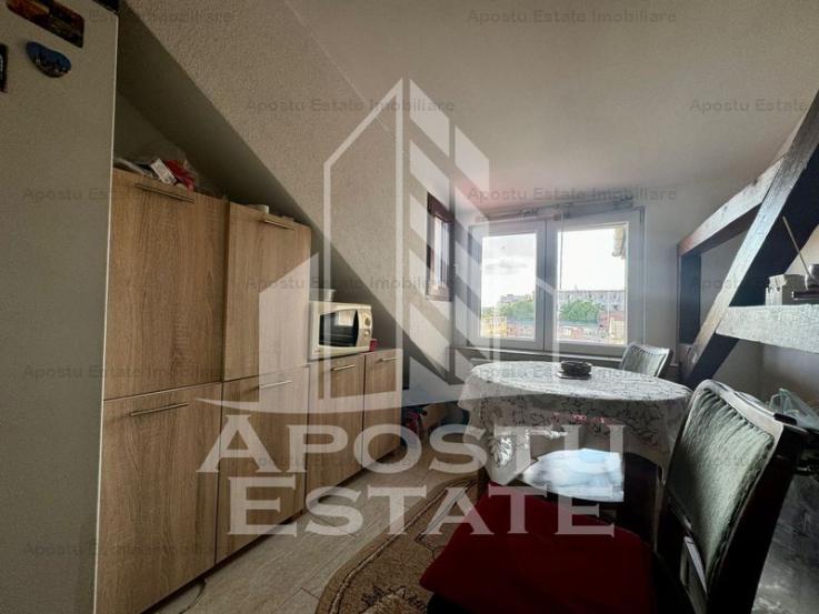 Apartament cu 3 camere, zona Sagului