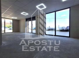 Spatiu comercial pretabil pentru multe activitatii