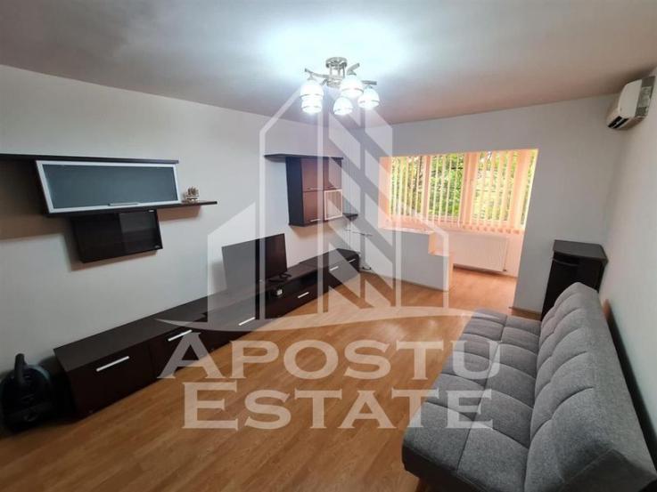 Apartament cu 2 camere semidecomandat, zona Lipovei