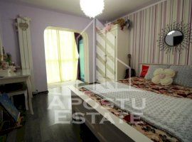 Apartament cu 3 camere, zona Lipovei