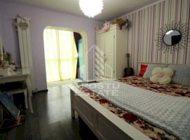 Apartament cu 3 camere, zona Lipovei