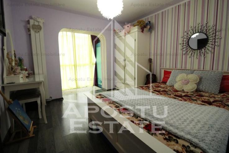 Apartament cu 3 camere, zona Lipovei