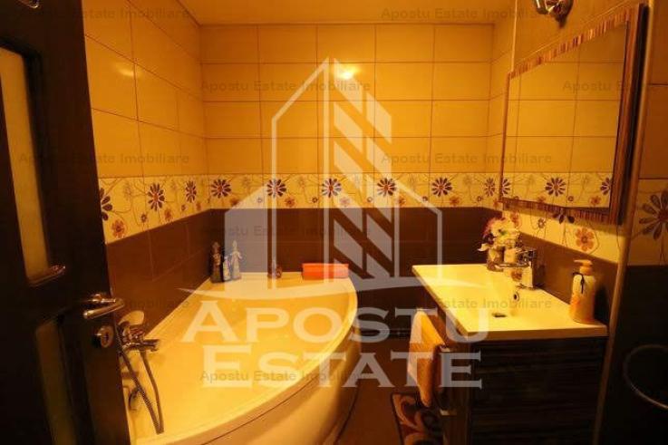 Apartament cu 3 camere, zona Lipovei