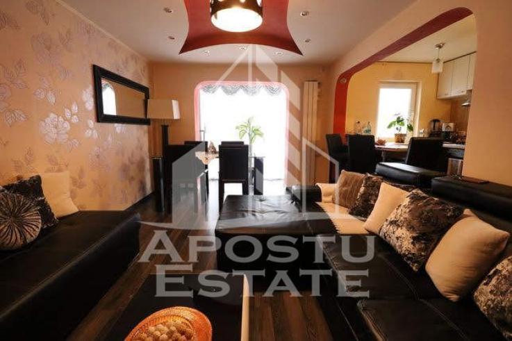 Apartament cu 3 camere, zona Lipovei