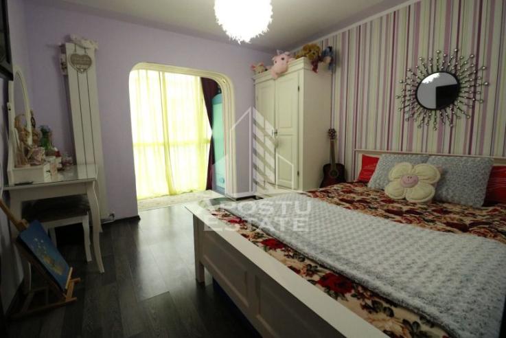 Apartament cu 3 camere, zona Lipovei