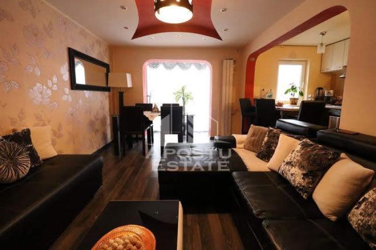 Apartament cu 3 camere, zona Lipovei