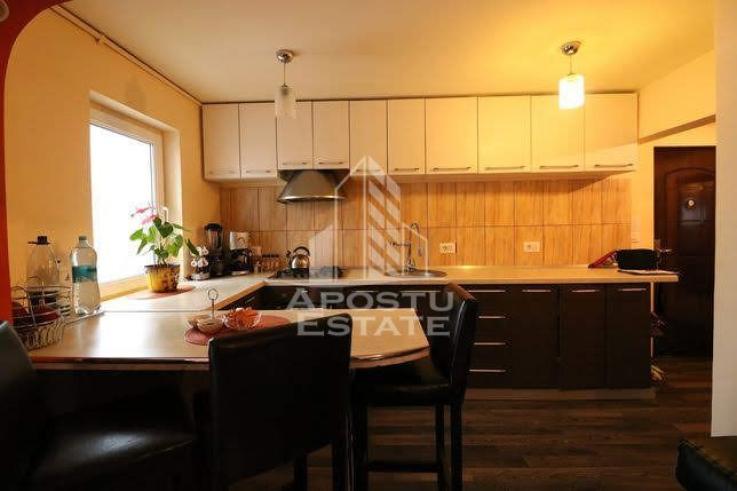 Apartament cu 3 camere, zona Lipovei