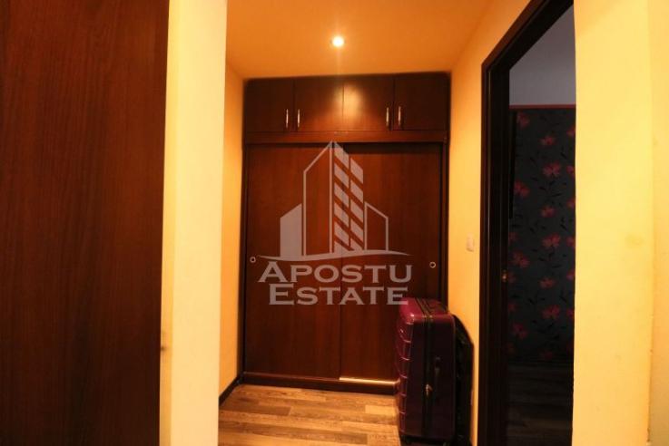 Apartament cu 3 camere, zona Lipovei