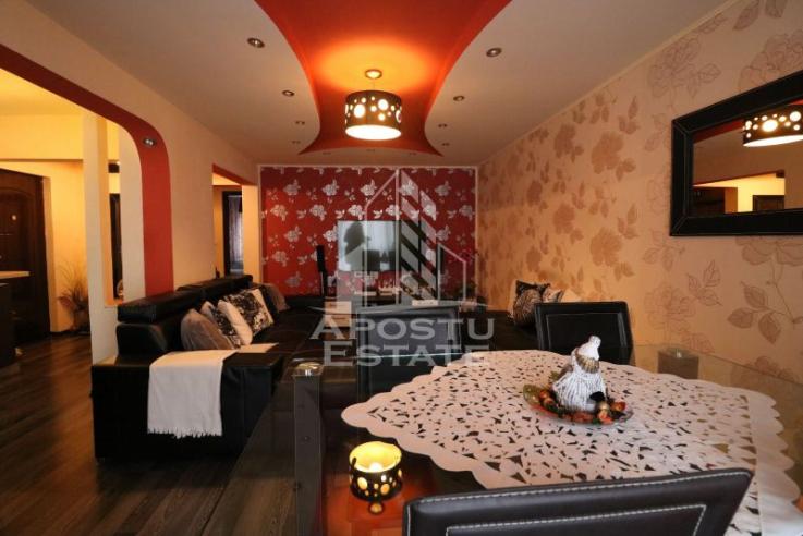 Apartament cu 3 camere, zona Lipovei