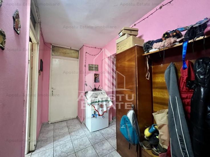 Apartament 4 camere, 2 bai, decomandat, centrala proprie, zona Fabric