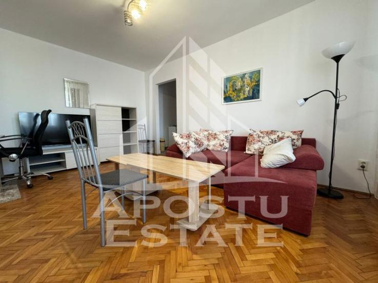 Apartament ultracentral cu 2 camere semidecomandat