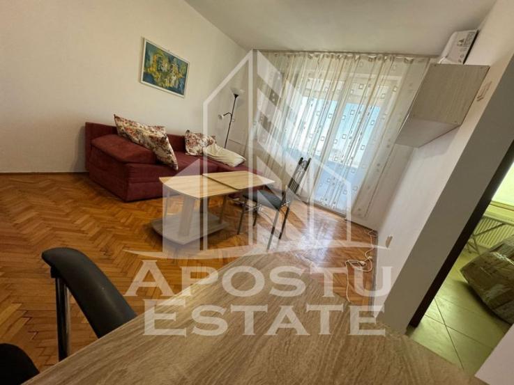 Apartament ultracentral cu 2 camere semidecomandat