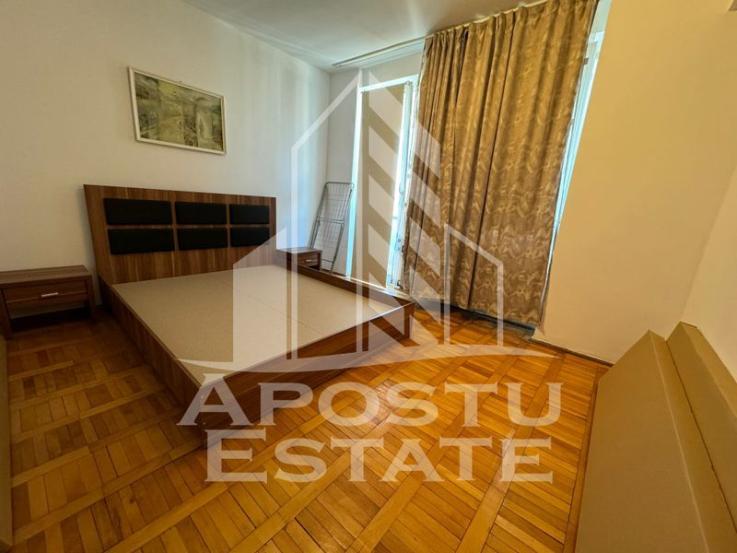 Apartament ultracentral cu 2 camere semidecomandat