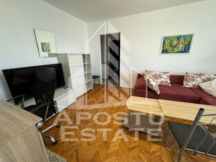 Apartament ultracentral cu 2 camere semidecomandat