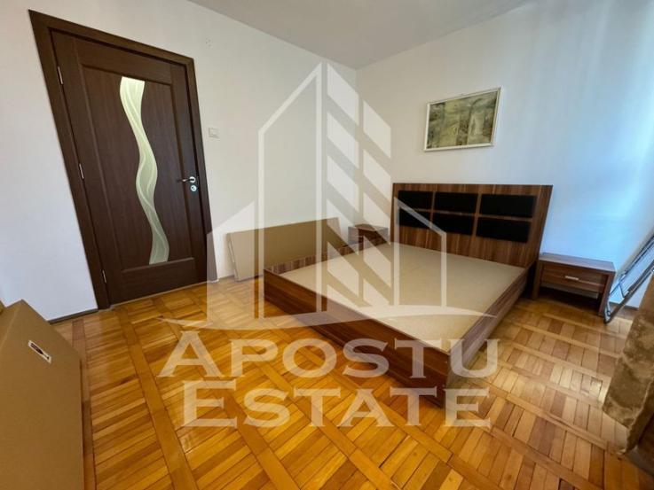 Apartament ultracentral cu 2 camere semidecomandat