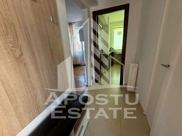 Apartament ultracentral cu 2 camere semidecomandat