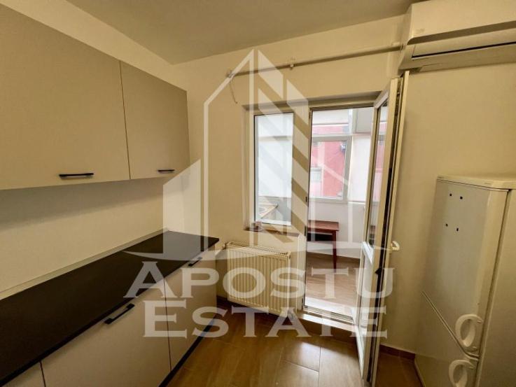 Apartament cu 3 decomandat, camere in zona Aradului