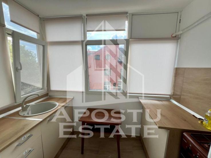 Apartament cu 3 decomandat, camere in zona Aradului