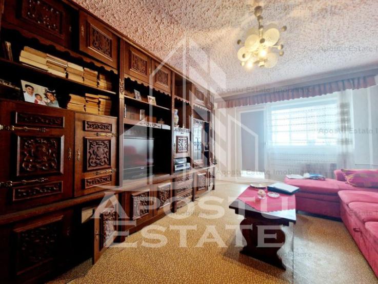 Apartament cu 3 camere,decomandat,98 mp,etaj intermediar,Aradul Nou