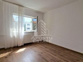 Apartament cu 2 camere, etaj intermediar, zona Lipovei