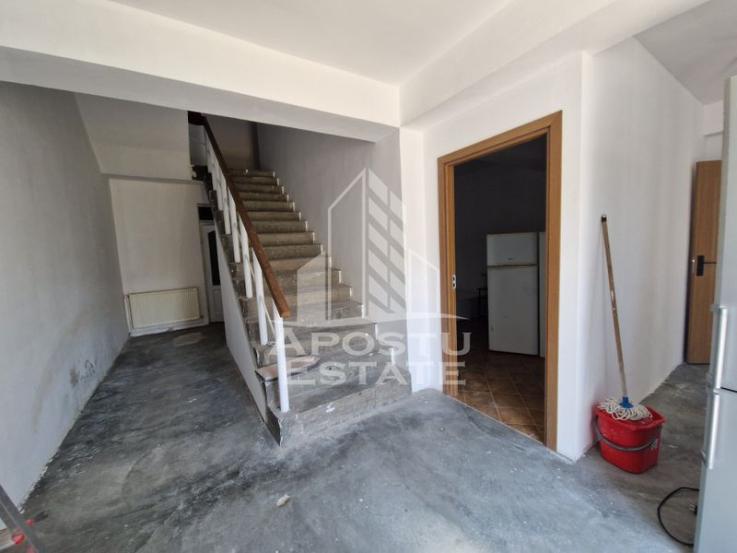 Casă individuală- Spațiu comercial cu 6 camere,280 mp,Zona Dragasani