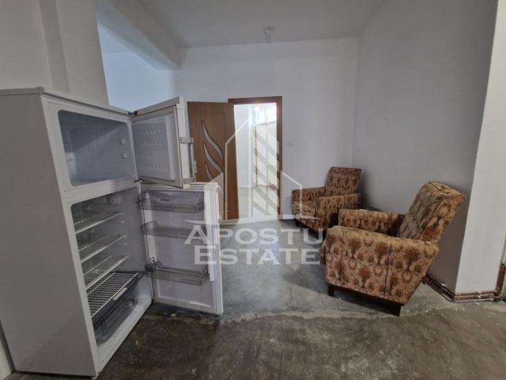 Casă individuală- Spațiu comercial cu 6 camere,280 mp,Zona Dragasani