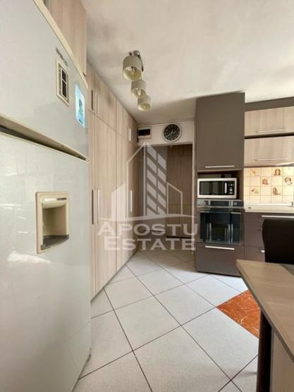 Apartament cu 3 camere complet mobilat situat in zona Sagului