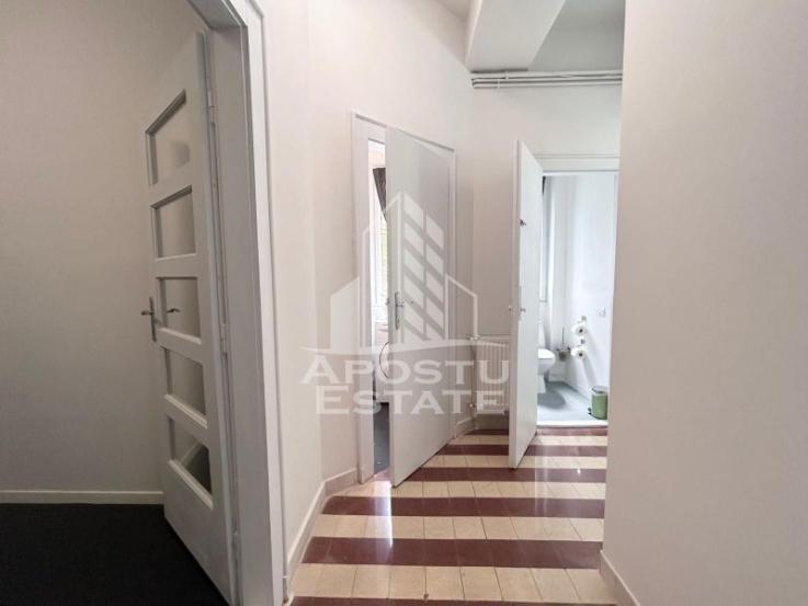 Apartament 4 camere, ultrafinisat in centru orasului.