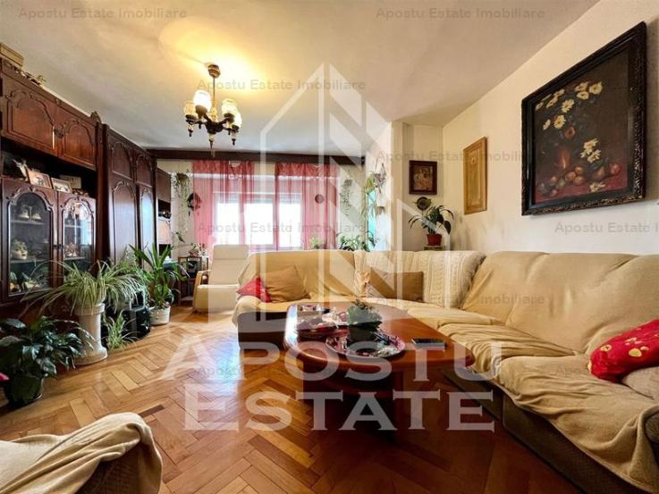 Apartament cu 4 camere, centrala proprie, zona Aradului