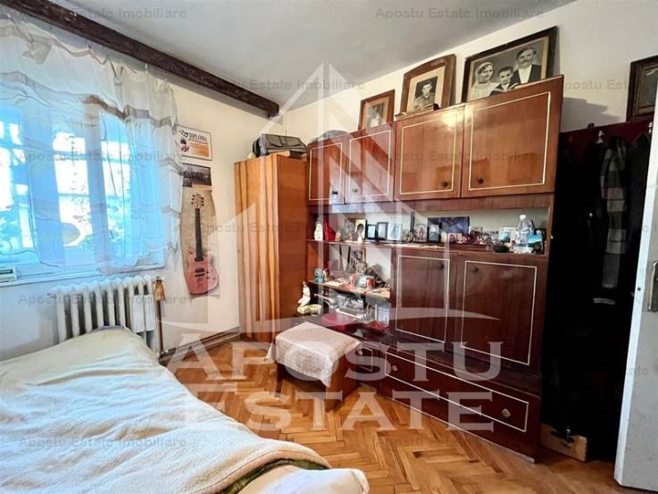 Apartament cu 4 camere, centrala proprie, zona Aradului